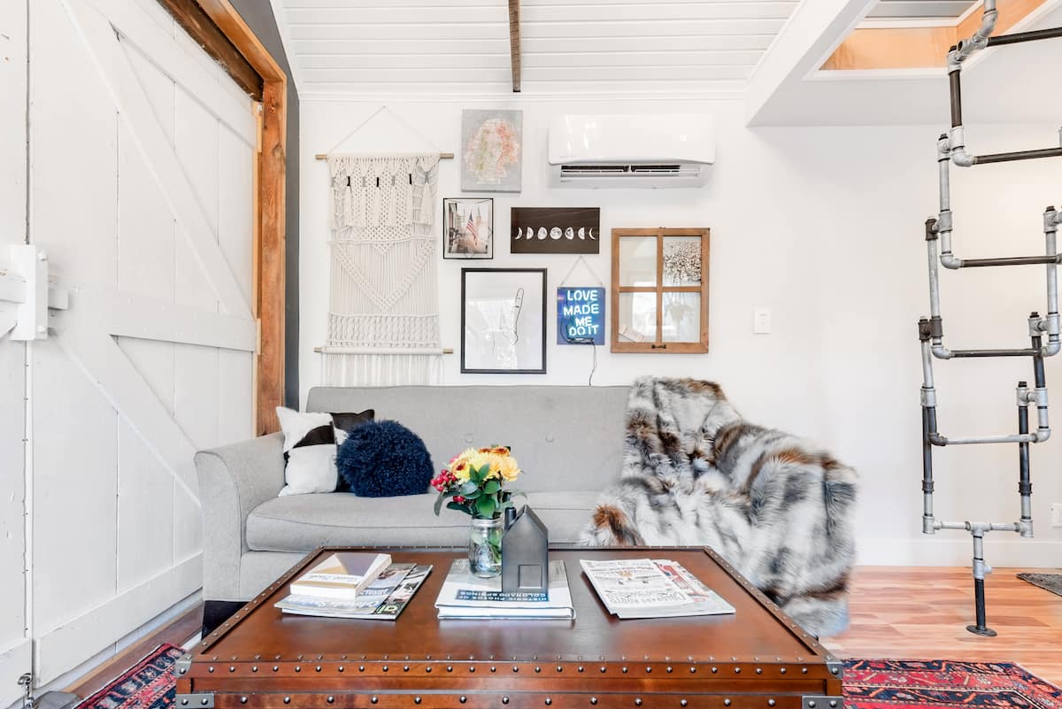 Carriage House Fort, Walk to Downtown