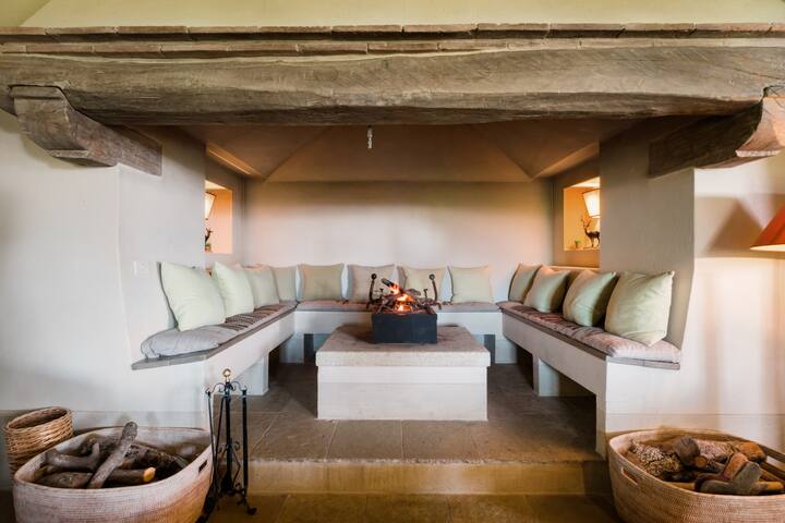 Airbnb Località Castel Di Pietra Vacation Rentals