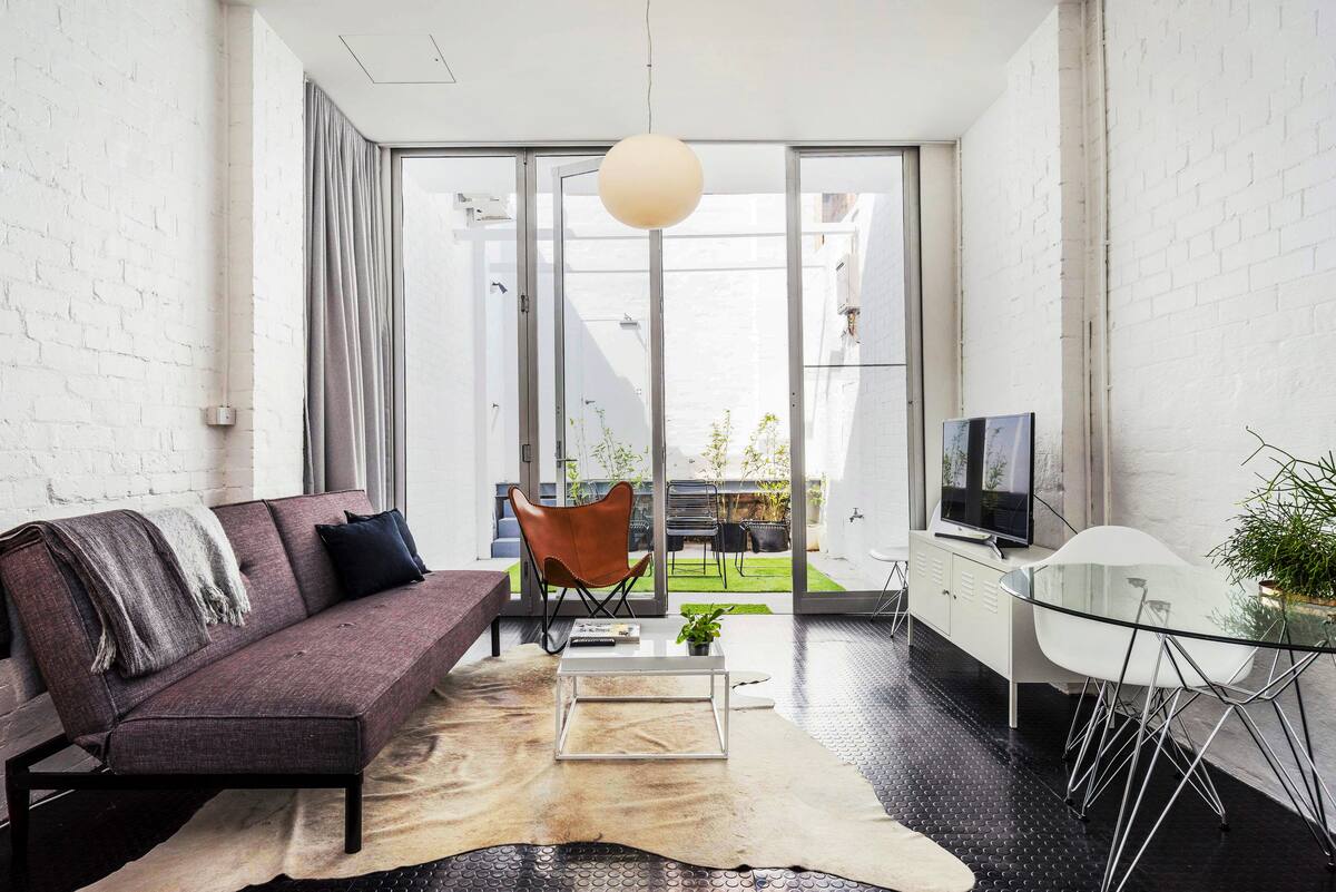 Secret Courtyard Studio Apartment near Central Station