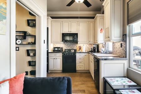 Centrally-Located Long Beach Guesthouse