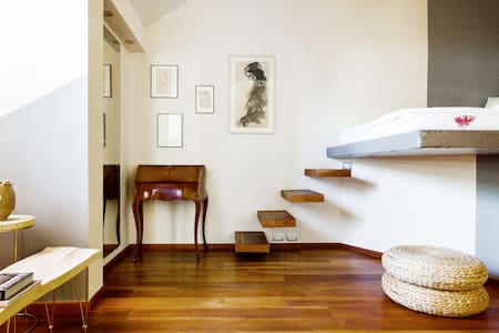 Stylish Romantic open space close to the center in a vibrant location