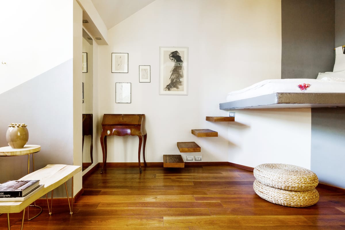 Stylish Romantic open space close to the center in a vibrant location