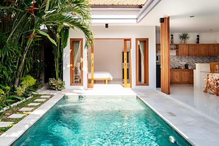 White Pearl Villa  In the Center of Oberoi