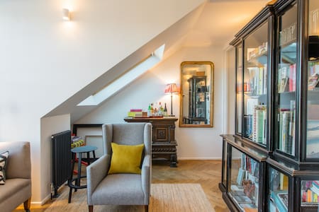 Beautiful Apartment in Historic Old Town Building