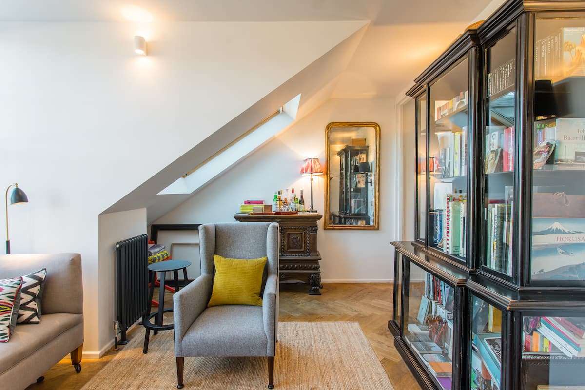 Beautiful Apartment in Historic Old Town Building