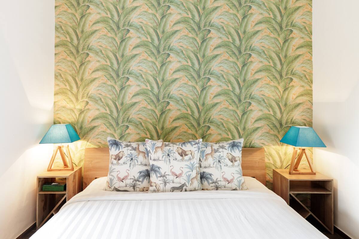 Colorful Unique Designer Loft Hideaway near the Beach