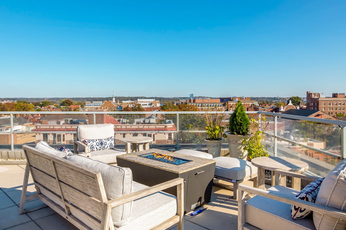Stay at the Alexander in Old Town and Enjoy Our Rooftop Deck