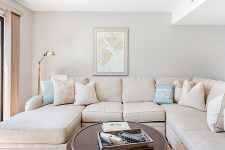 Hilton Head Villa With Golf View, Stroll to beach