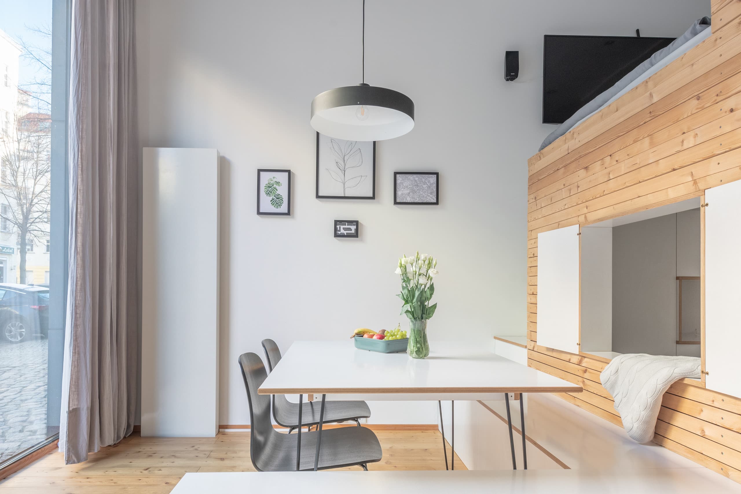 Smart and Efficient Designer's Apartment in Central Berlin Wohnungen
