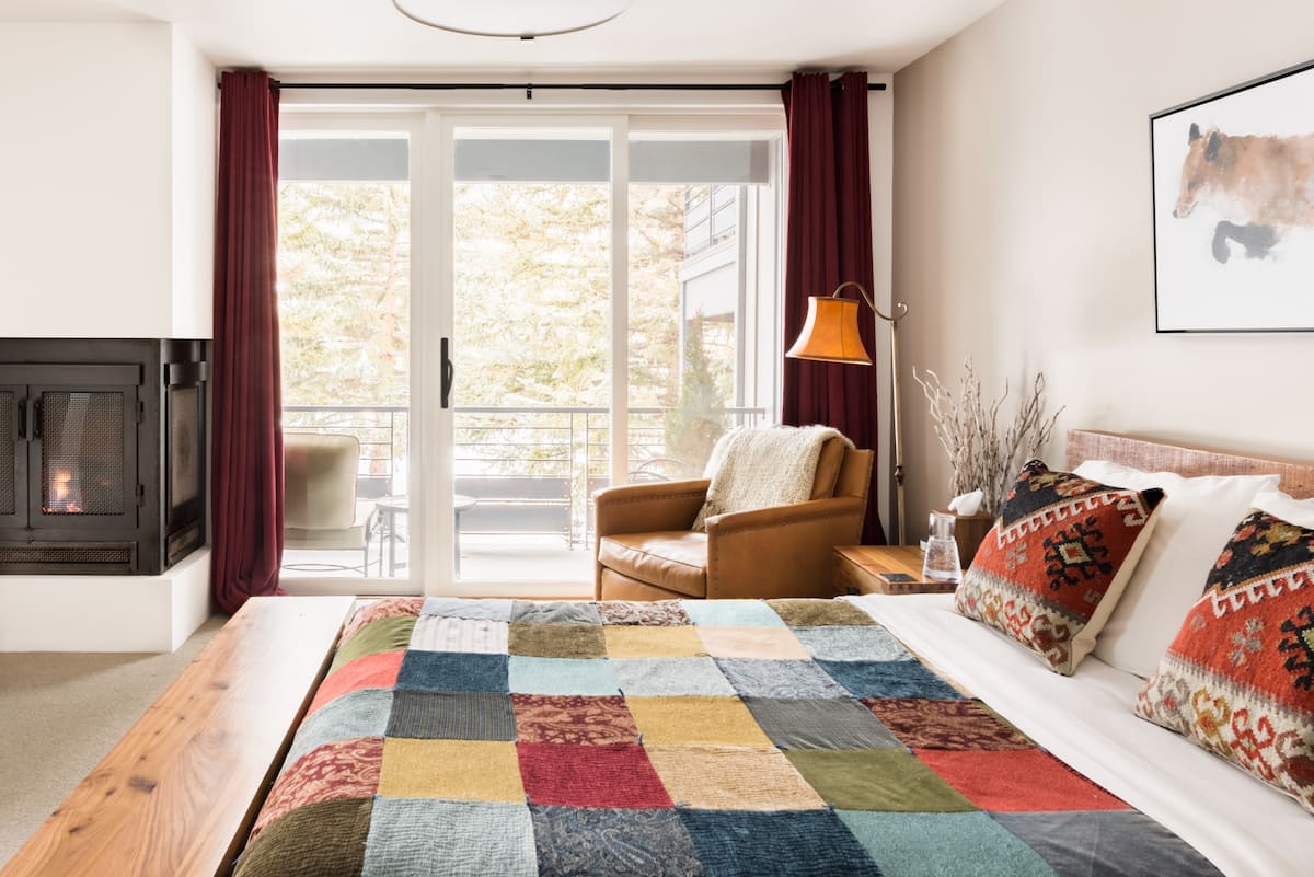 Modern, Rustic -chic Townhouse with Mountain Views