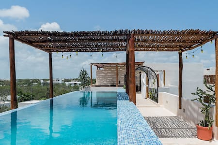 Studio near Town and Sea in a Condo with Rooftop Pool