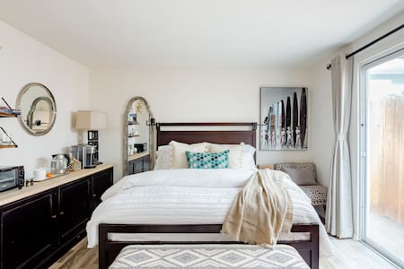 Studio by the Beach with separate Entrance