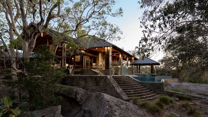 View of Sydney Luxury Villas & Vacation Rentals | Airbnb Luxe | Luxury Retreats