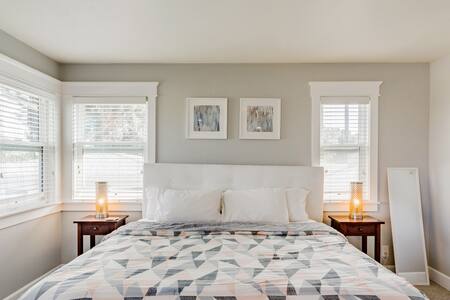 Clean Guest Suite with Balcony, Views, and Close to Ocean