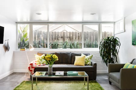 Stylish Modern Guesthouse Close to the Metro