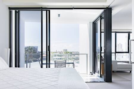 Modern Spectacular View Central Surfers Paradise Walk Beach