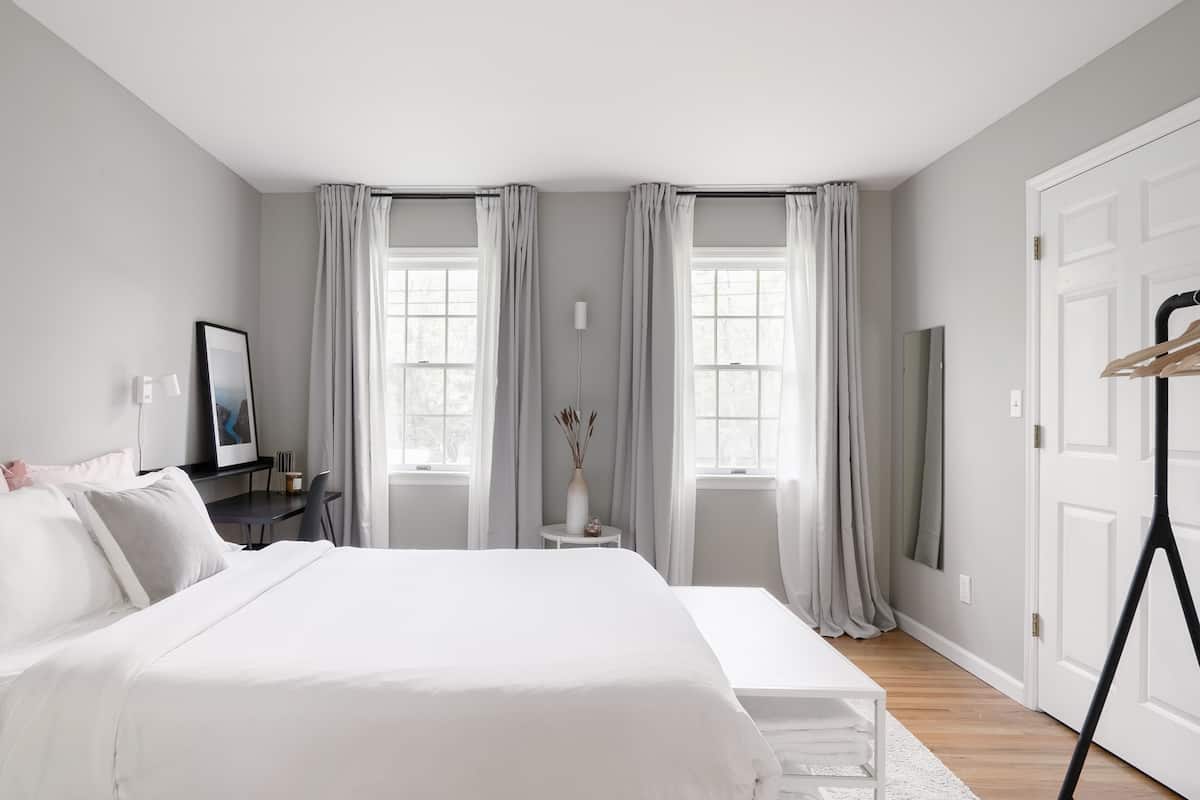 Getaway in the Woods with Private Entrance and Private Bath