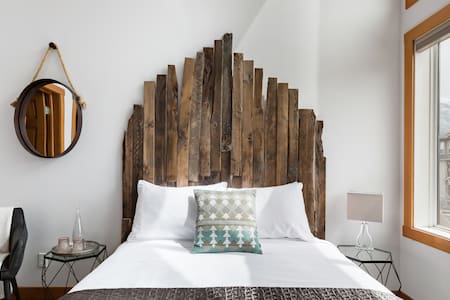 Homey Rocky Mountain Apartment Near Downtown Canmore