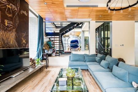 在后现代风格的阳光别墅享受自然逸趣