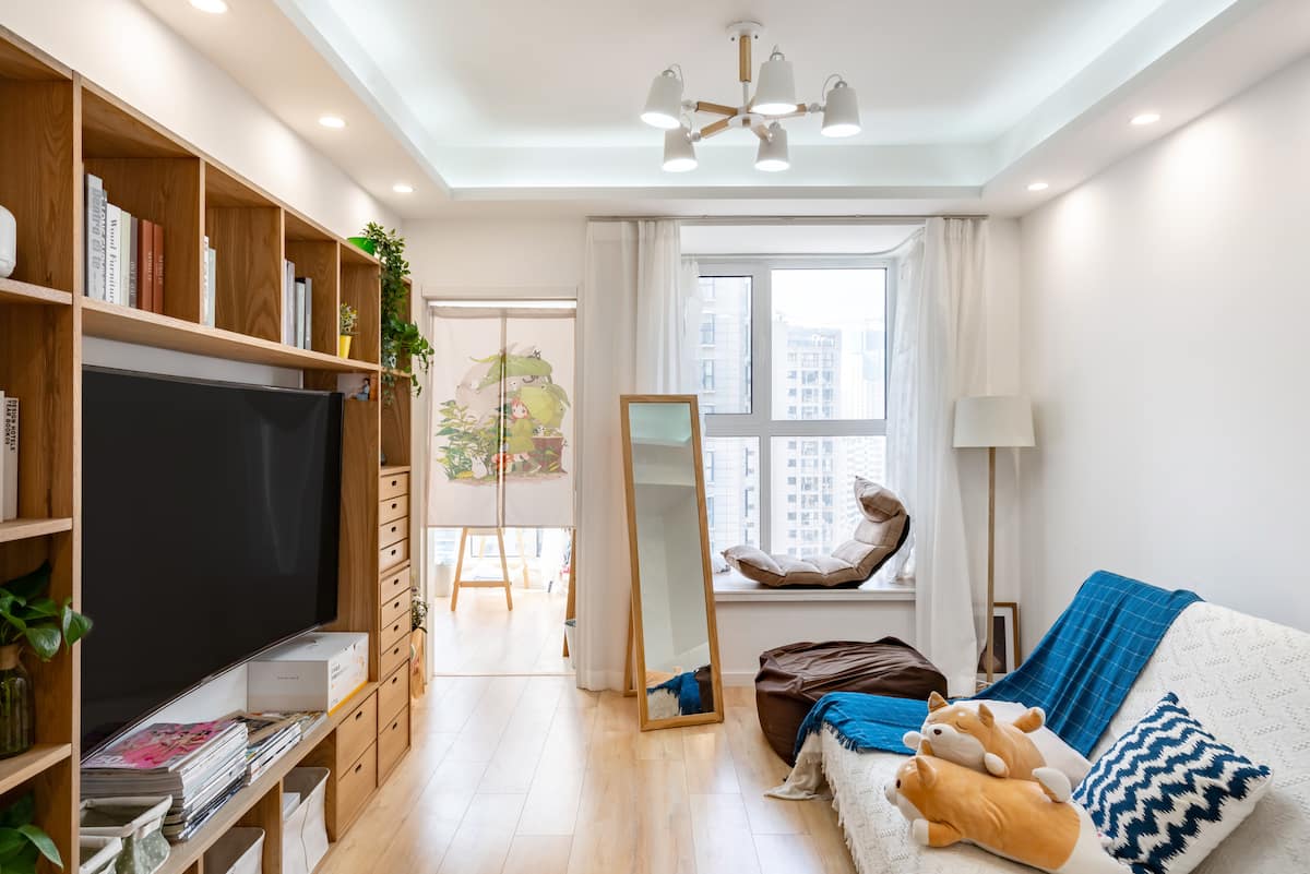 邻近3号线地铁口带阳台的日式原木风一居室