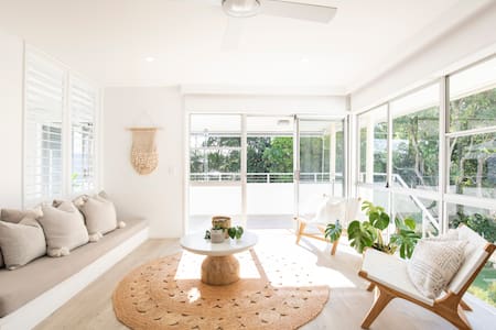 Chic Coastal Escape in Noosa Heads