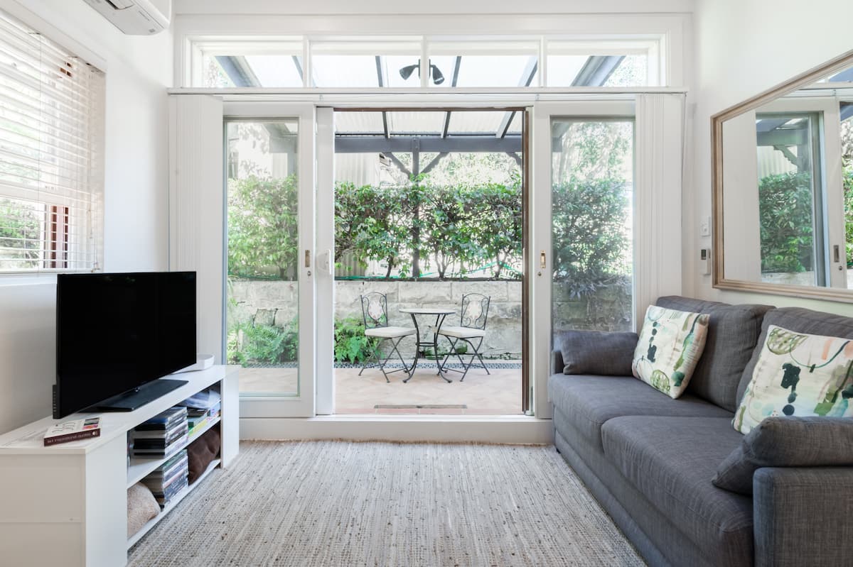 Secluded Apartment in Village Sandstone Heritage Building