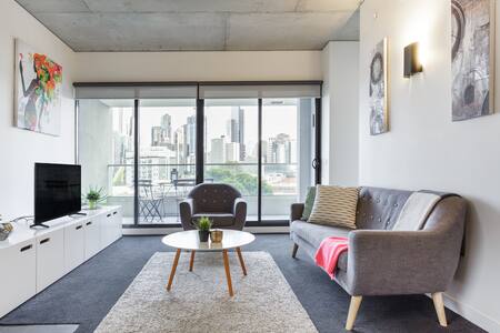 Incredible City Views in Trendy Melbourne Botanical District