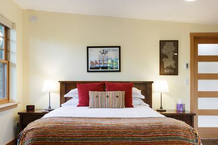 Private Ballard Backyard Cottage with Natural Light