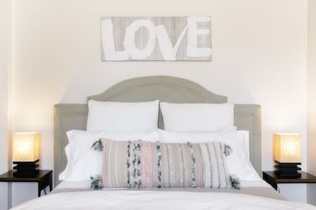 Decompress on the Balcony at a Serene Venice Beach Apartment