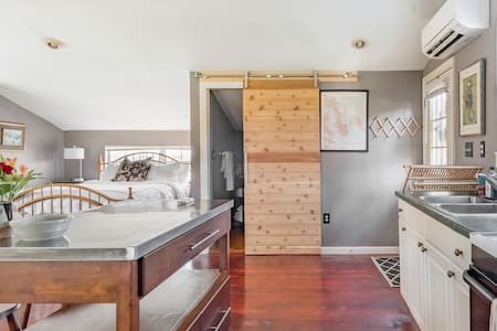 Guest Suite in Charleston's Coolest Neighborhood