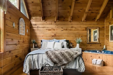 Sweet Retreat Luxury Cabin in Mountain Shadows Resort