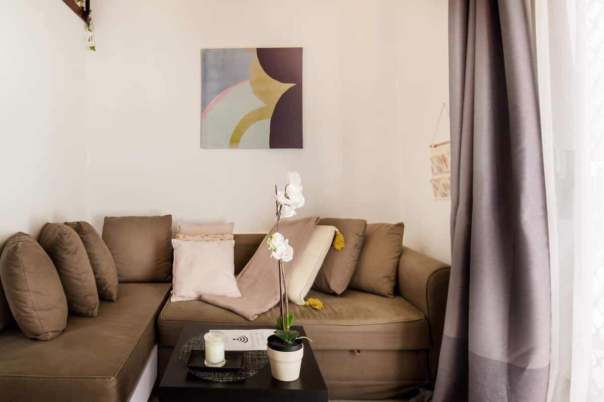 Stroll around Victoria Park from a Stylish Loft