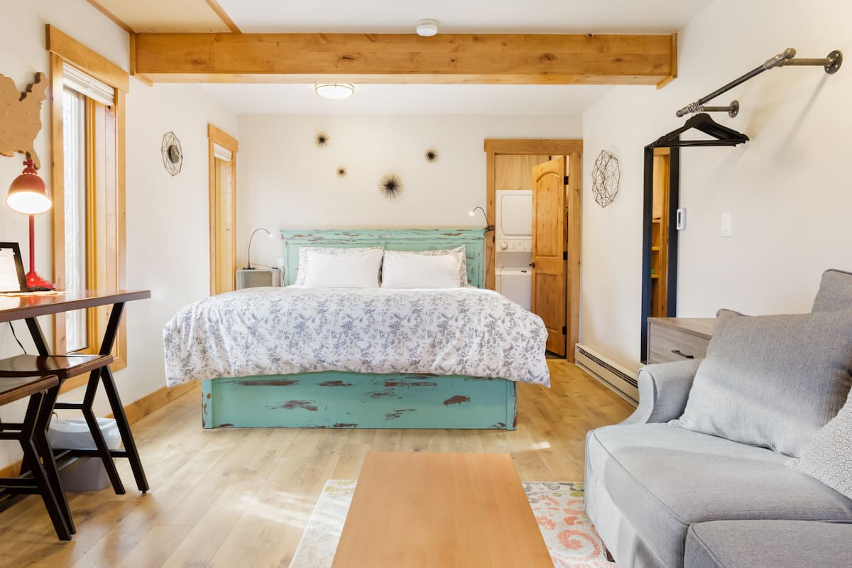 Find Yourself Steps from Town/Lifts in a King Studio Getaway
