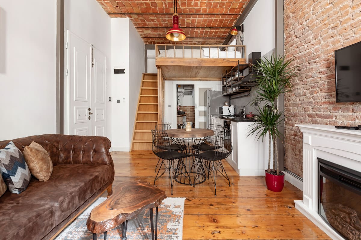 Handsome Mezzanine Studio in the Historic District