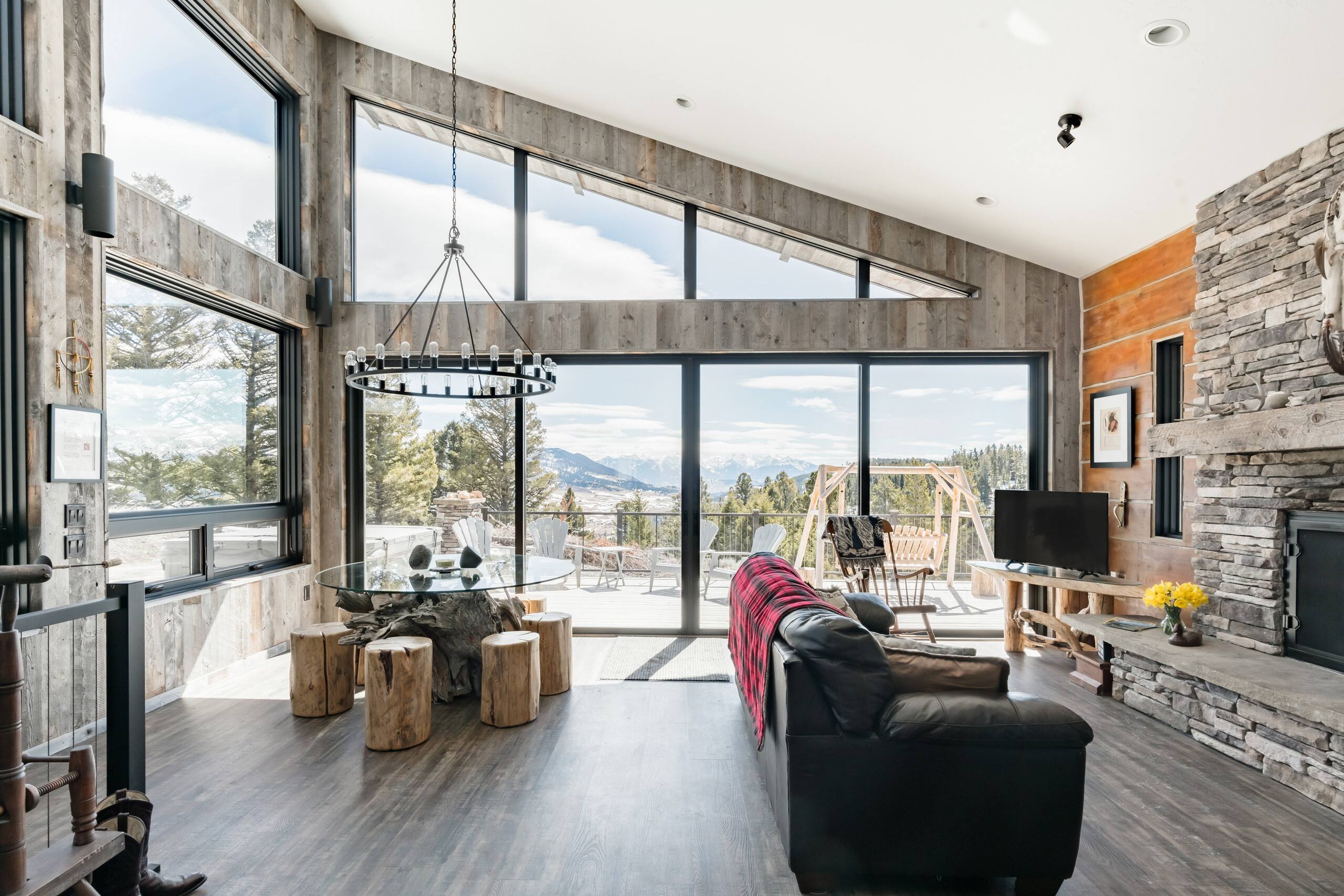Secluded Mountain Modern  Chalet for Outdoor Lovers 
