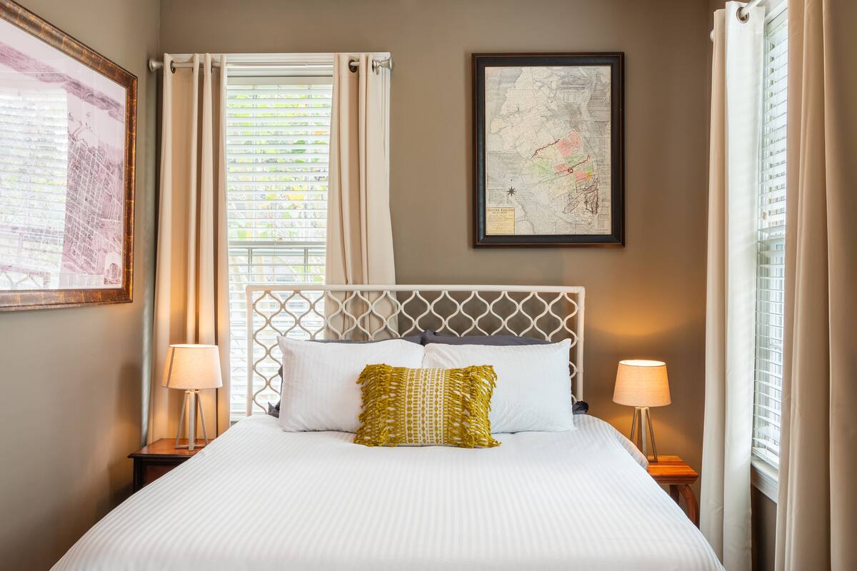 Serenity Overlooking Your Heated Pool One Block from King St