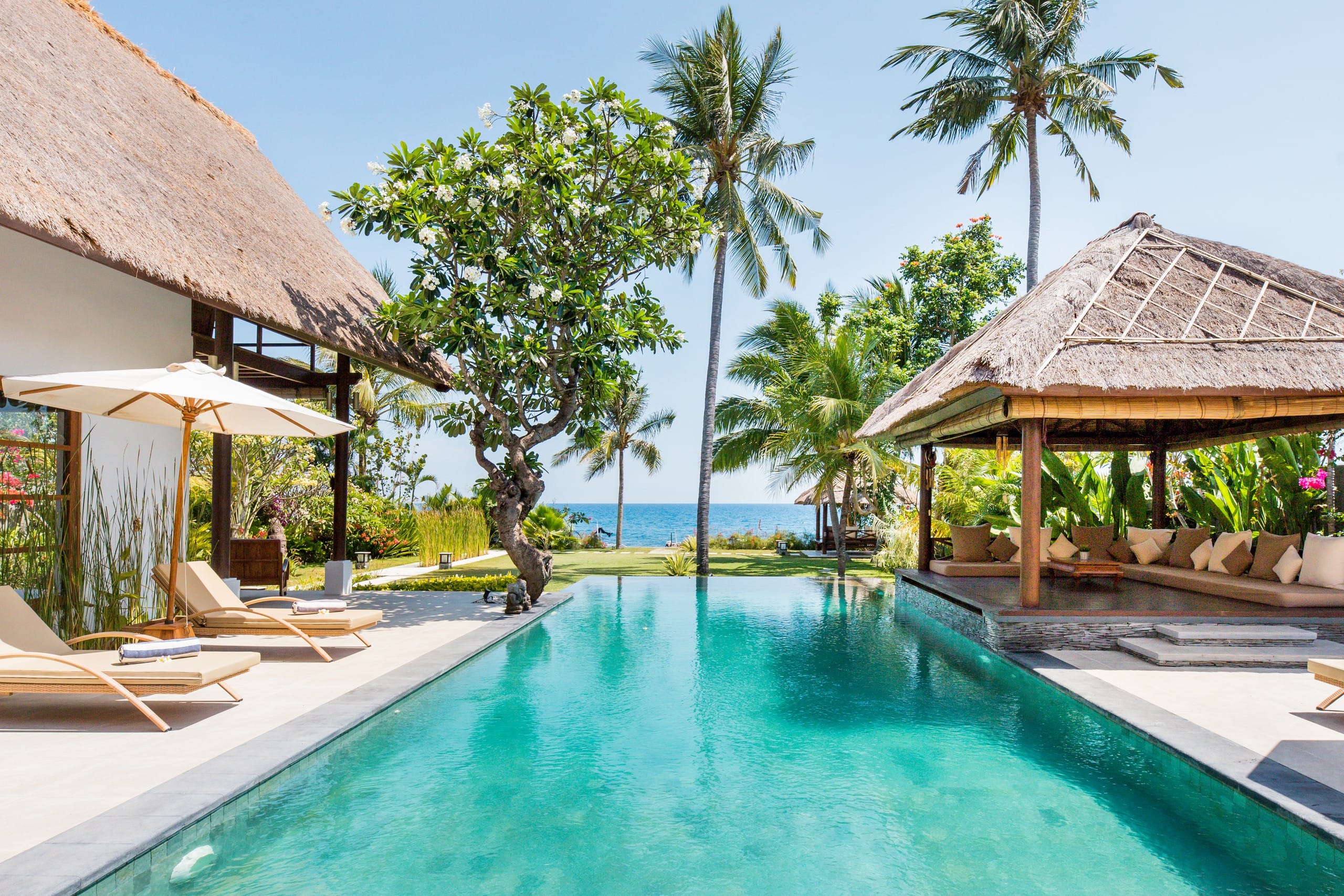 Luxury Balinese Villa with Traditional and Modern Style 