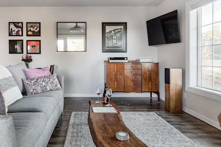 Winemaker's Rural Hideaway in the Heart of Paso Robles