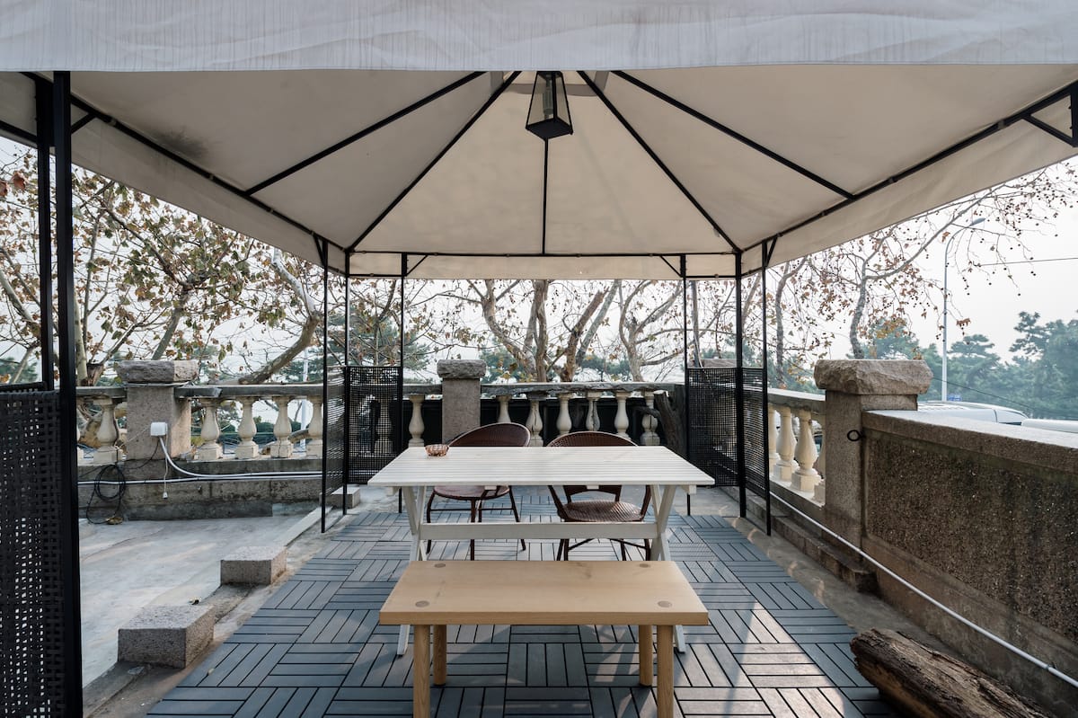 ［迟客五］海底世界海景房，窗外就是海无遮拦，栈桥、天主教堂一公里，鲁迅公园