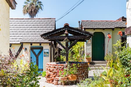 Charming Manzanita Red Cottage near Beach & Village
