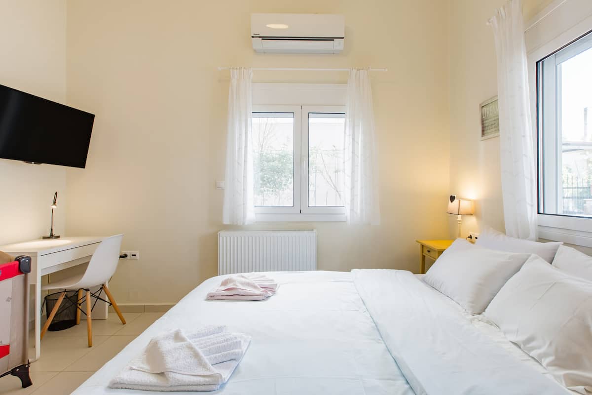 Litsa's Elegant Apartment, a few minutes walk to the Old Town