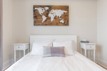 Bright Welcoming Condominium Close to CN Tower