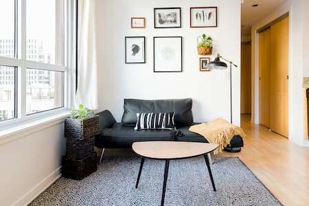 Airy Studio & Parking Spot in Central San Francisco