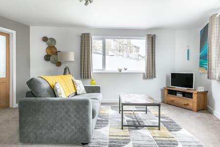 Life of Riley. Superb, Well Equipped.