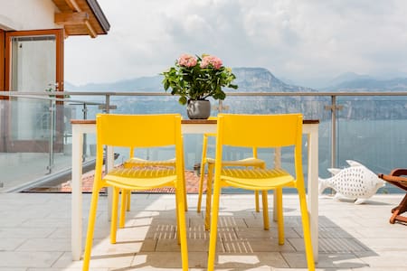 Hillside Apartment with Lake View Terrace