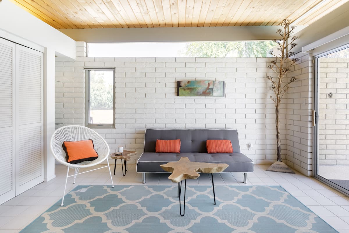 Mid-Century Modern Guesthouse with Turquoise Pool Scottsdale