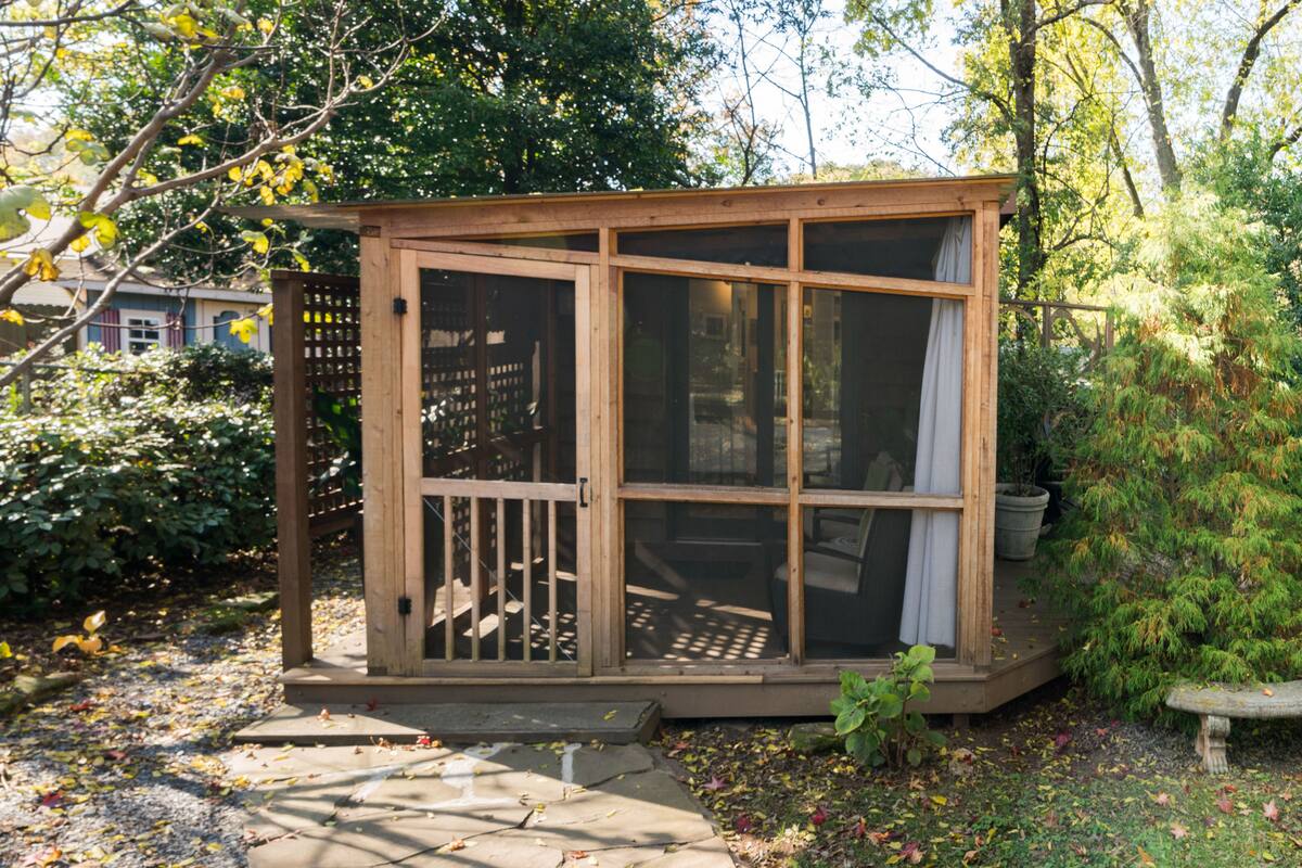 Tiny Urban Cottage in Artsy Cabbagetown Neighborhood