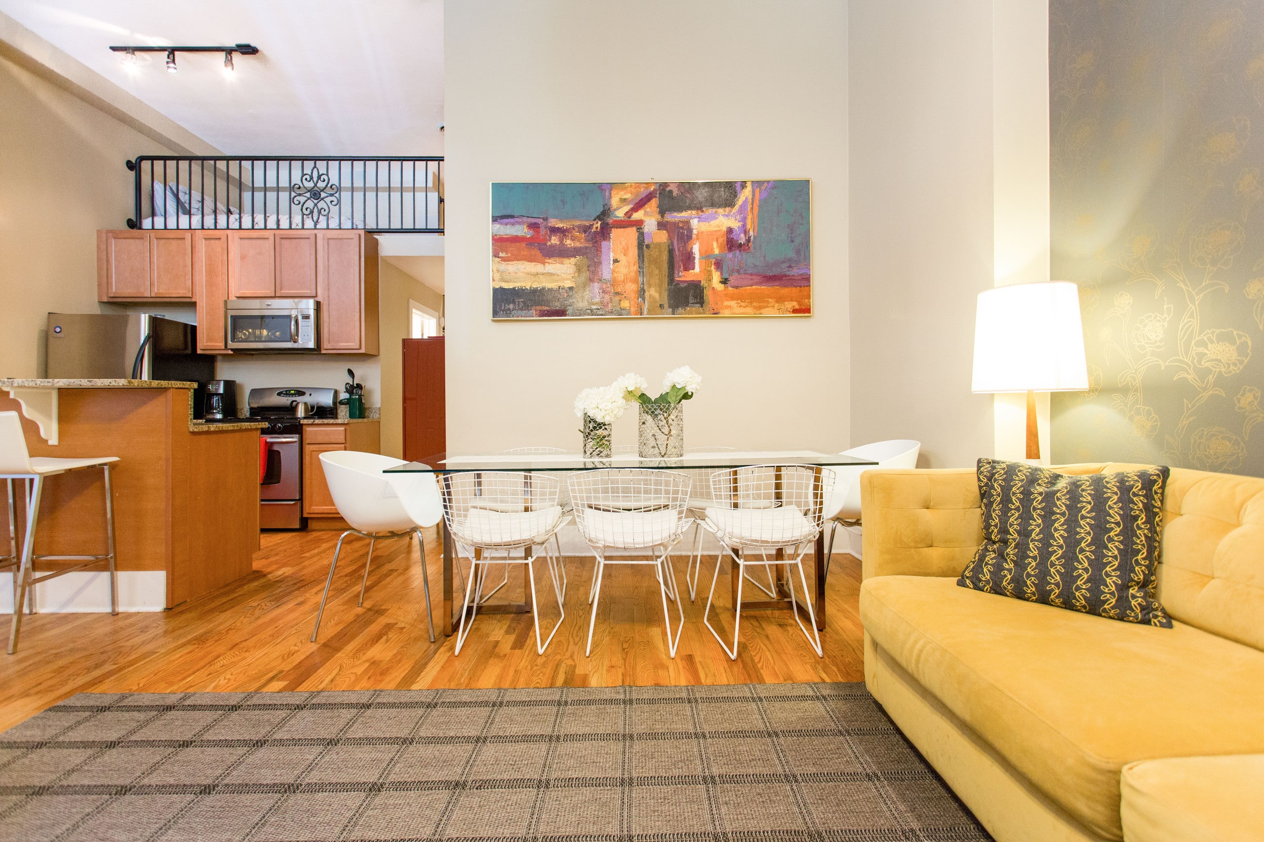 Arrive in a Beautiful Loft Style Apartment - Apartments  