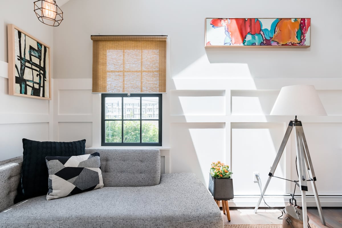 The Farmhouse Just 2 Blocks From the McMillan Pier Ferry