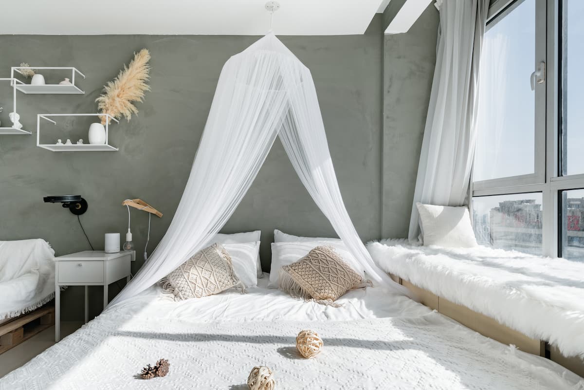 下榻邻近五四广场的白色房源来俯瞰青岛市美景